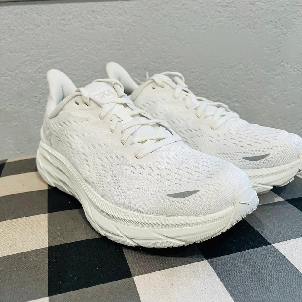 HOKA ONE CLIFTON 8 women's Size